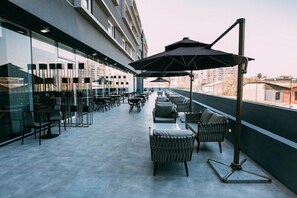 Outdoor dining - Hotel He Wang (Santiago)