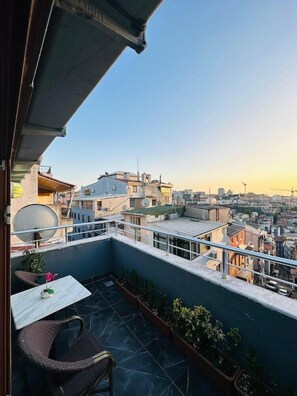 Outdoor dining - La Serena Hotel & Suites (Istanbul)