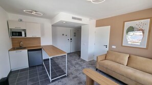 Living area - The Originals Boutique, Amiens South (Amiens)