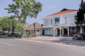 Exterior - Collection O Riau Near Trans Studio Bandung Formerly Asteria Hotel (Bandung)