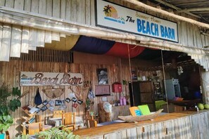 Outdoor dining - Summer Homes Beach Front Resort and Cottages Port Barton (San Vicente)