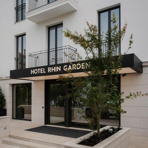 Exterior detail - Rhin Garden (Santander)