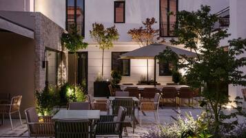 Tempat makan outdoor