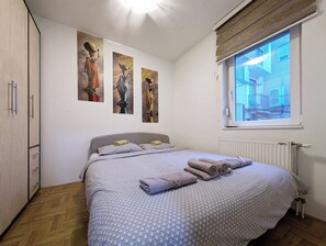 WiFi, bed sheets