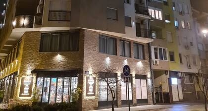 Comfortable Pet-Friendly Apartment, Parking, Living Room & Terrace, near center