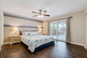 3 bedrooms, desk, iron/ironing board, travel cot - Siesta Key Paradise with Hot Tub (Sarasota)