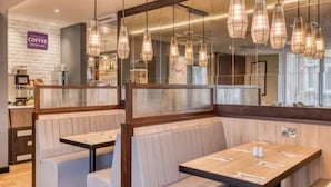 Dining - Premier Inn Cambridge City Centre (Cambridge)