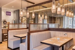 Dining - Premier Inn Cambridge City Centre (Cambridge)