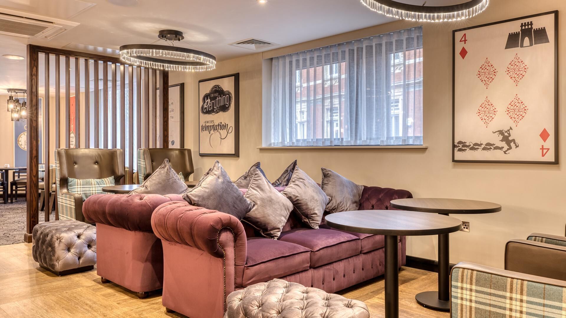 المنشأة من الداخل