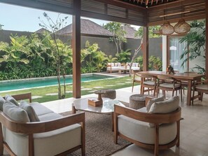 Outdoor dining - Cocana Resort (Gili Trawangan)