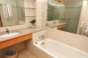 Bathroom - Grande Hotel Lampung Powered by Archipelago (Bandar Lampung)