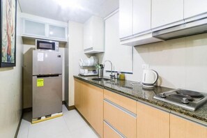 Private kitchen - PRS at One Palm Tree Villa Near Airport (Pasay)
