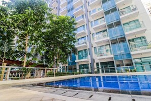 Pool - PRS at One Palm Tree Villa Near Airport (Pasay)