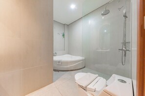 Bathroom - Sans Hotel Alexander Bandung (Bandung)