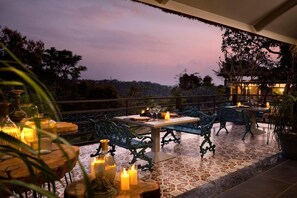 Outdoor dining - Blanket Days Resort and Spa Thekkady (Peermade)