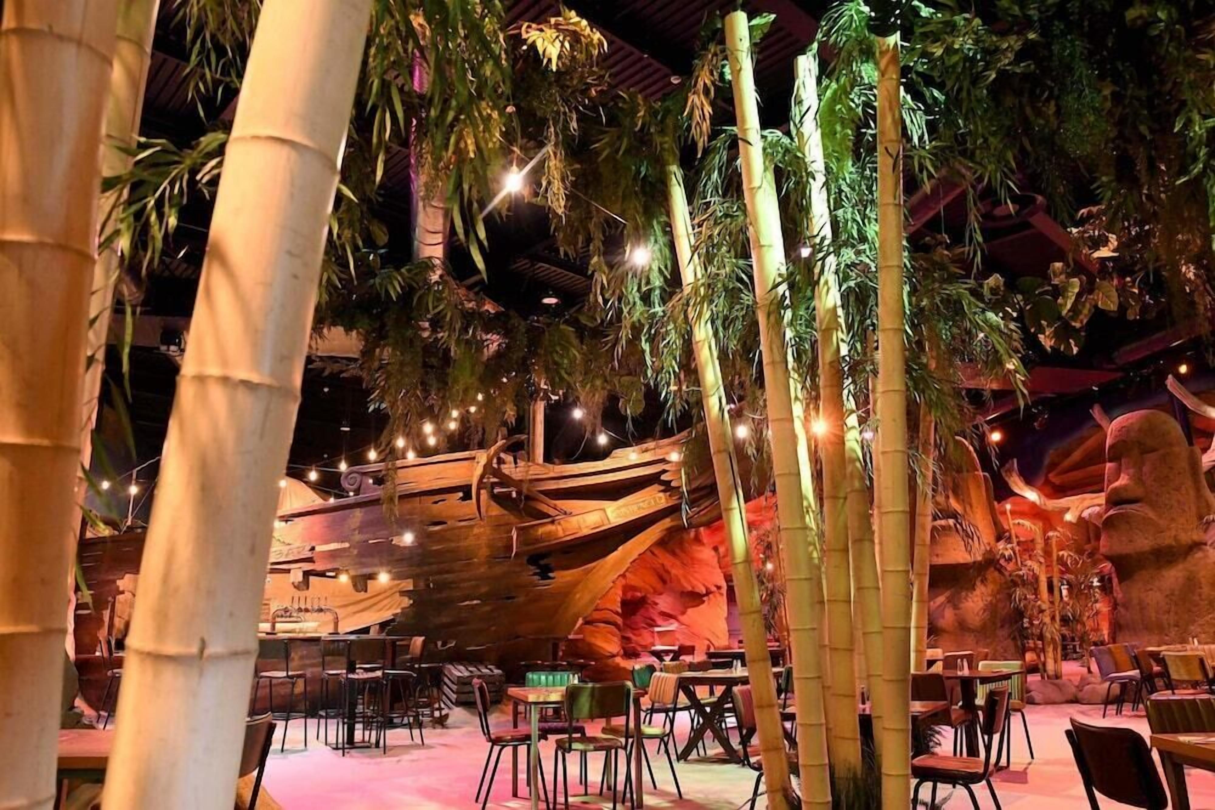 Tempat makan luar
