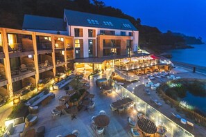 Outdoor dining - Harbour Beach Club, Hotel & Spa (Salcombe)