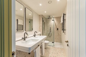 Bathroom - Harbour Beach Club, Hotel & Spa (Salcombe)