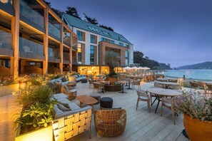 Outdoor dining - Harbour Beach Club, Hotel & Spa (Salcombe)