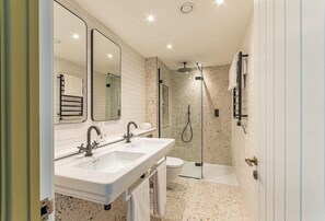Bathroom - Harbour Beach Club, Hotel & Spa (Salcombe)