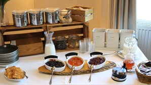 A breakfast buffet with various food items and condiments. - Hotel & Gastro Adler Gmbh (Itzehoe)