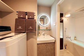 Bathroom - Dotombori Crystal Hotel 3 (Osaka)