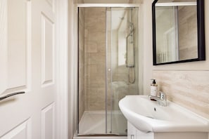 Bathroom - Charles Hope Apartments Plymouth (Plymouth)