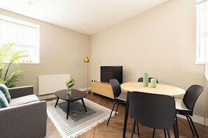 Dining - Charles Hope Apartments Plymouth (Plymouth)