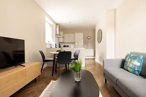 Living area - Charles Hope Apartments Plymouth (Plymouth)