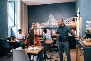 تناول الطعام