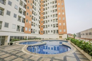 Outdoor pool - Urban Hotel Serpong by Zuzu (South Tangerang)