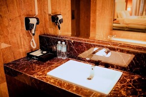 Bathroom - Portola Grand Renggali Hotel (Takengon)