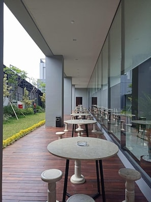 Outdoor dining - Grand Miami Hotel (Kepanjen)