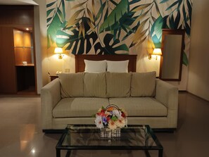 Living area - Golden Season Hotel Samarinda (Samarinda)