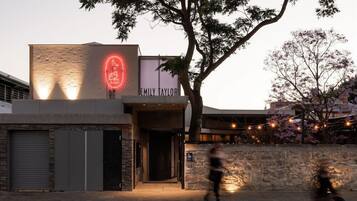 المنشأة من الخارج