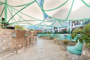 Outdoor dining - Harmony Suites 11, 12 Grand Resort (Nessebar)