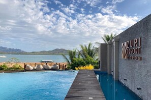Outdoor pool - Zuri Resort Coron (Coron)