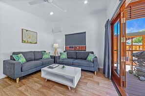 Living area - Big4 Whitsundays Tropical Eco Resort (Flametree)