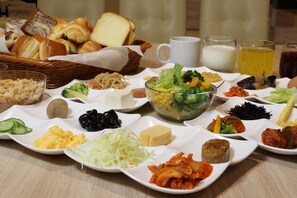 A breakfast buffet with various dishes, including bread, eggs, and vegetables. - Kyoto Plaza Hotel Kintetsu Jujo (Kyoto)