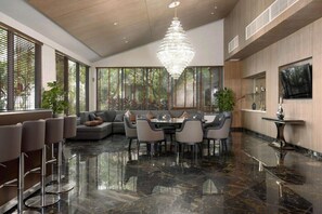 المنشأة من الداخل