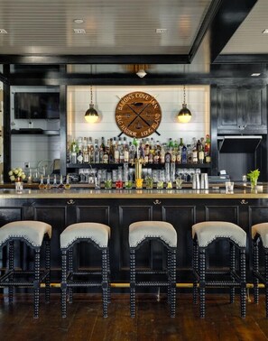Bar (on property) - Baron's Cove (Sag Harbor)