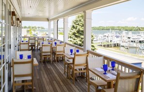 Outdoor dining - Baron's Cove (Sag Harbor)