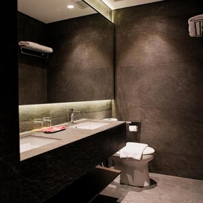 Bathroom - Manon Boutique Hotel Kota Lama Semarang (Semarang)