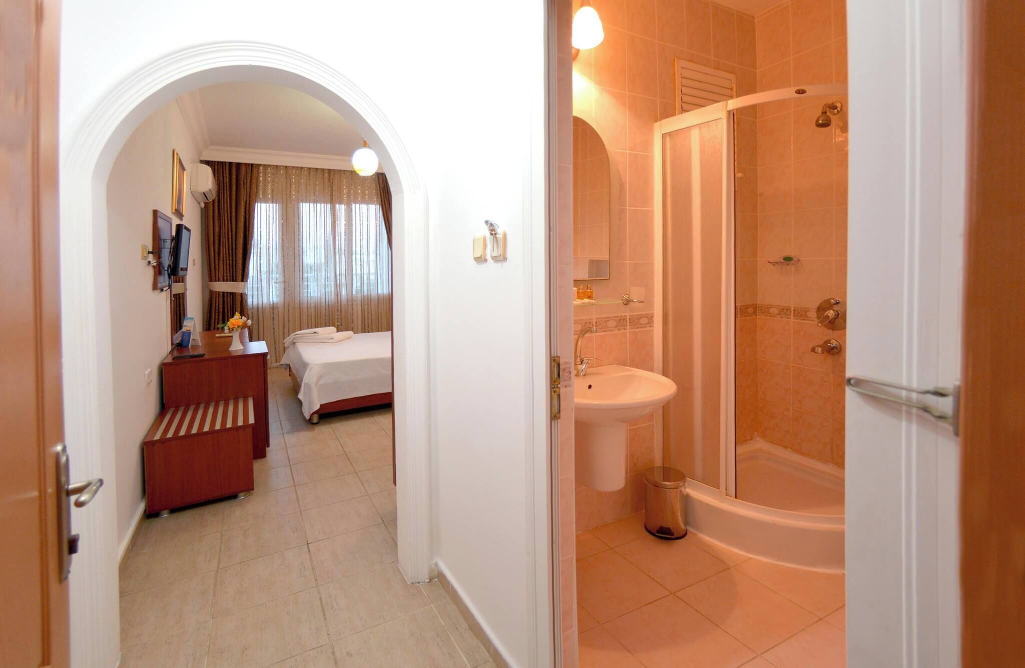 City Triple Room, 1 Bedroom, City View