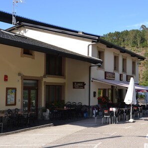 Outdoor dining - Hotel Restaurante Canero (Valdes)