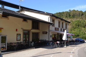 Outdoor dining - Hotel Restaurante Canero (Valdes)