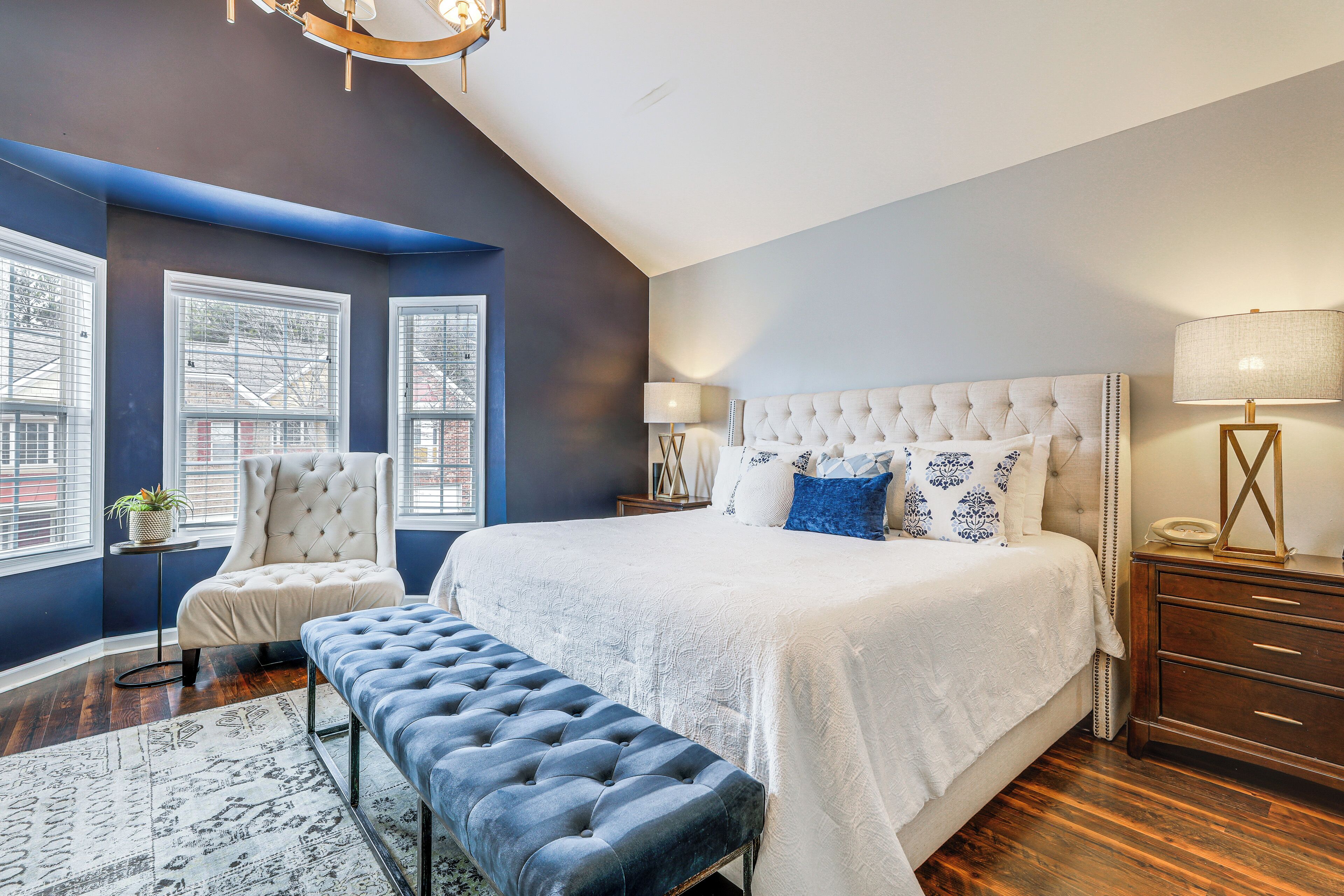 2 makuuhuonetta, työpöytä, silitysrauta/-lauta, internet