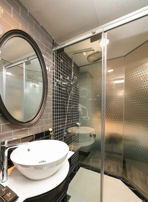 Bathroom - Hanoi Paradise Center Hotel & Spa (Hanoi)