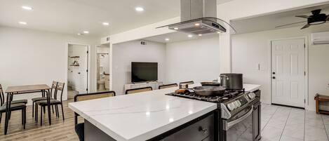Fridge, microwave, stovetop, dishwasher