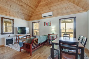 TV, fireplace, books - Secluded Ozark Hideaway: 13 Mi to Table Rock Lake (Omaha)